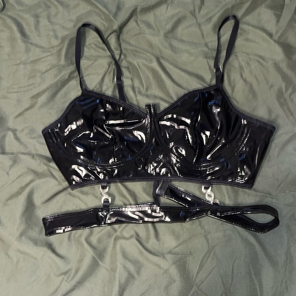 Leather crop top - Picture 2 of 4